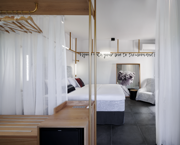 room 102 - 06